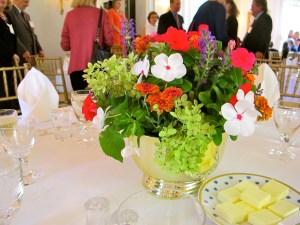 Table setting using Embassy's garden
